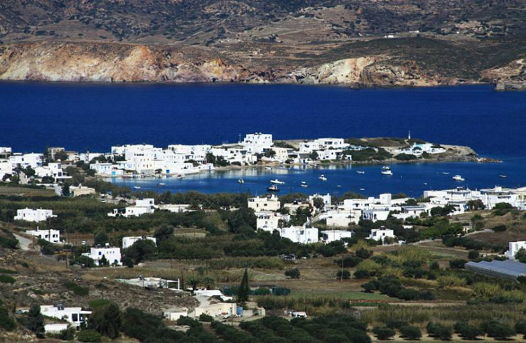 pollonia milos island