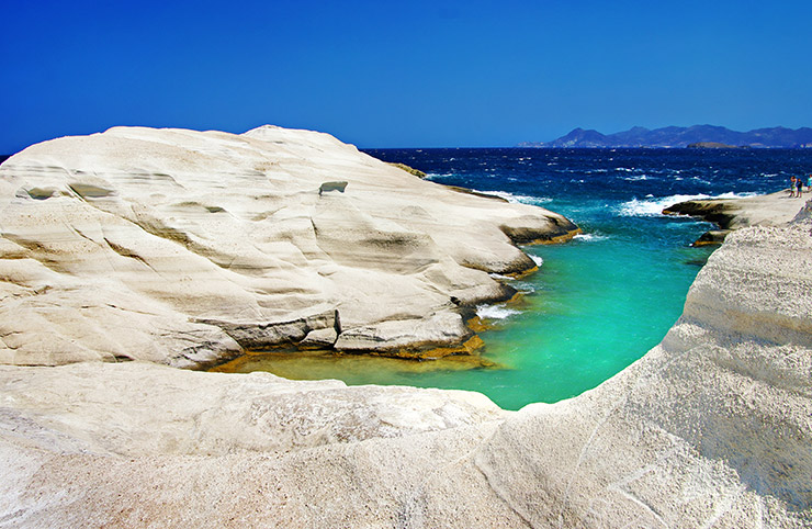 sarakiniko beach milos